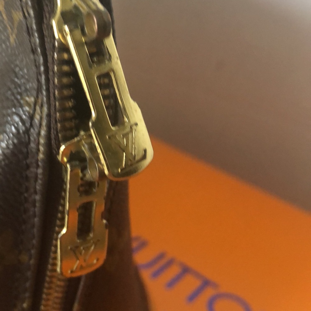 Authentic LOUIS VUITTON Alma Monogram Handbag - Picture 14 of 17
